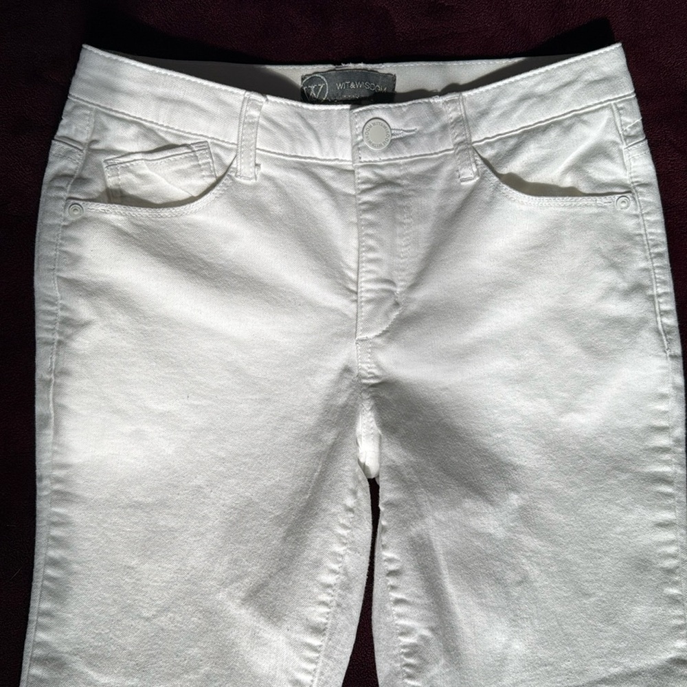 White jean pants. Women’s size 4